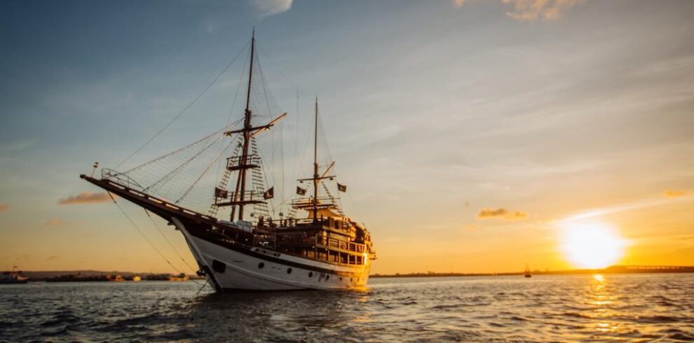 Phinisi Sunset Dinner Cruise