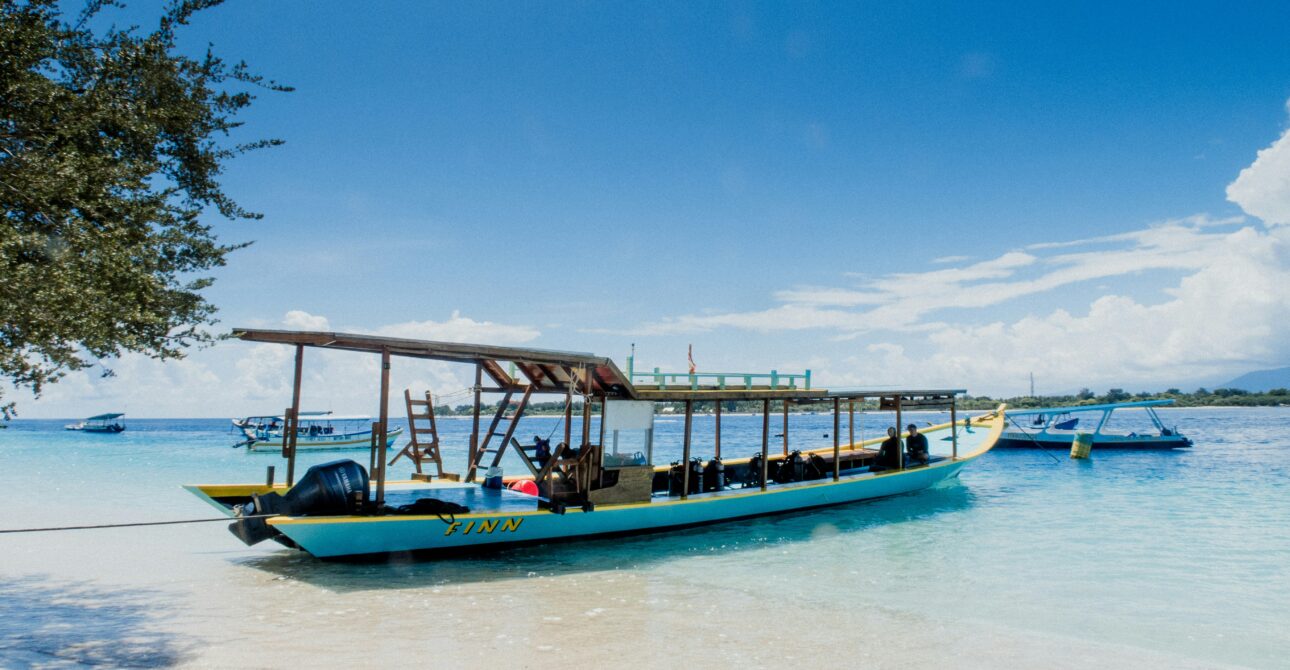 Wisata Lombok: Panduan Lengkap Destinasi, Kuliner, Budaya, dan Paket Liburan Terbaik 2026